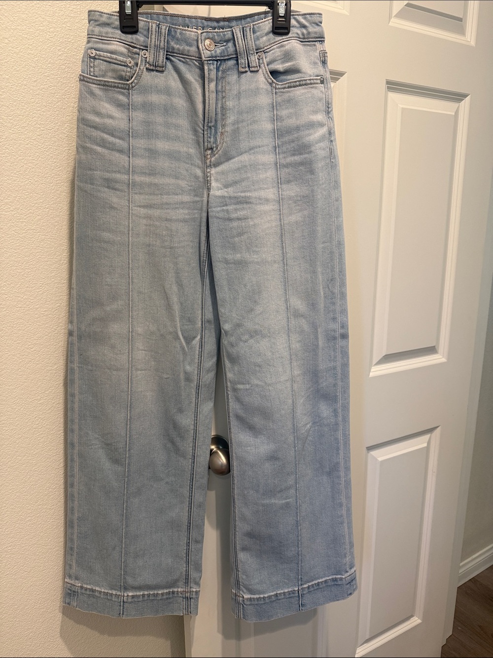 American eagle Light Wash Wide-Leg Women’s Jeans